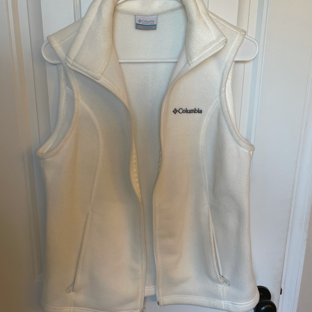 Women’s Columbia White Fleece Vest. Size Medium.